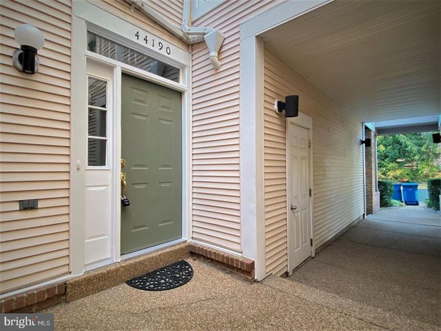 44190 MOSSY BROOK SQ, Ashburn, VA 20147