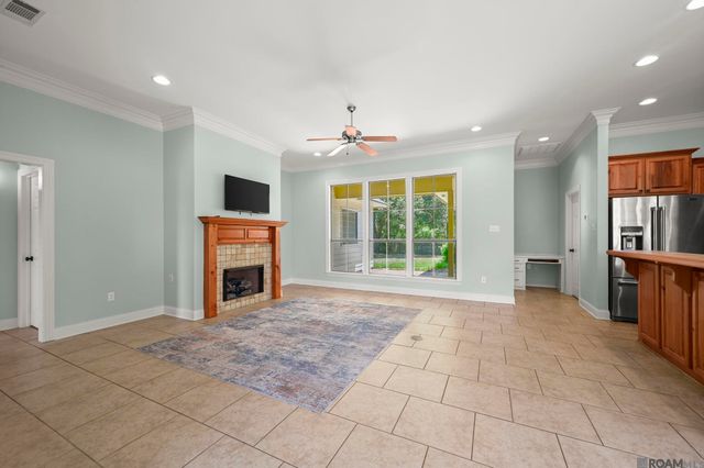 6034 Woodbend Dr, Zachary, LA 70791