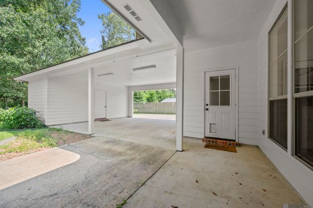 6034 Woodbend Dr, Zachary, LA 70791