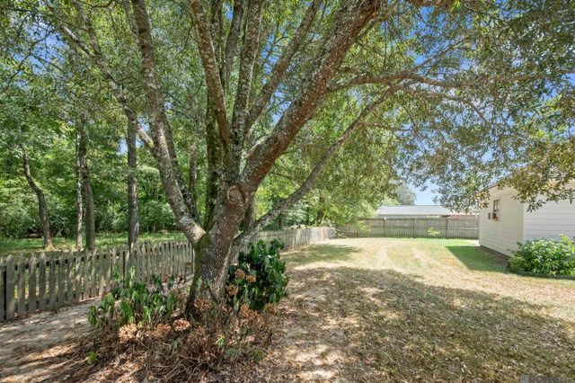 6034 Woodbend Dr, Zachary, LA 70791