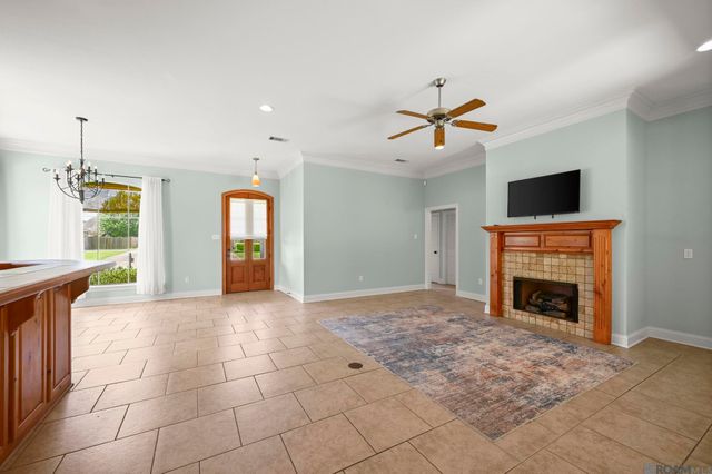 6034 Woodbend Dr, Zachary, LA 70791