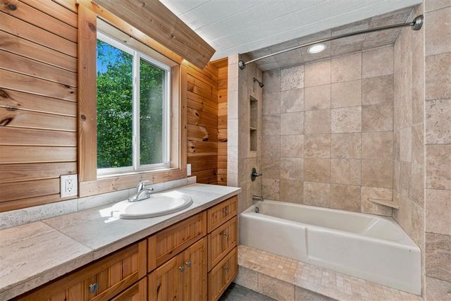 1658 66th Street, Fennville, MI 49408