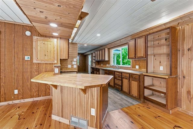 1658 66th Street, Fennville, MI 49408