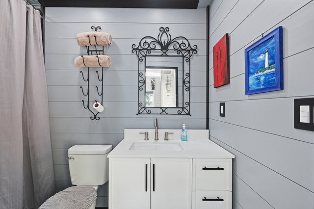 401 Holley King Road, Defuniak Springs, FL 32433