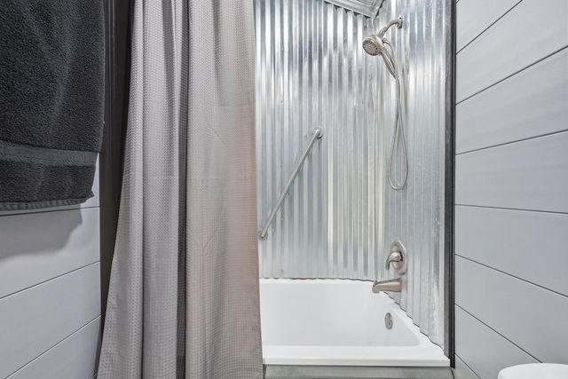 401 Holley King Road, Defuniak Springs, FL 32433