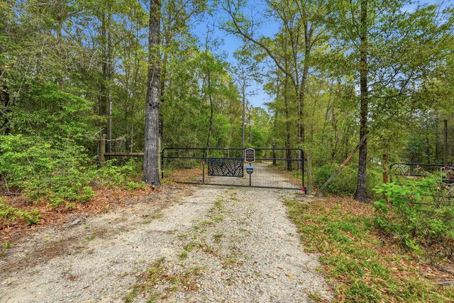 401 Holley King Road, Defuniak Springs, FL 32433