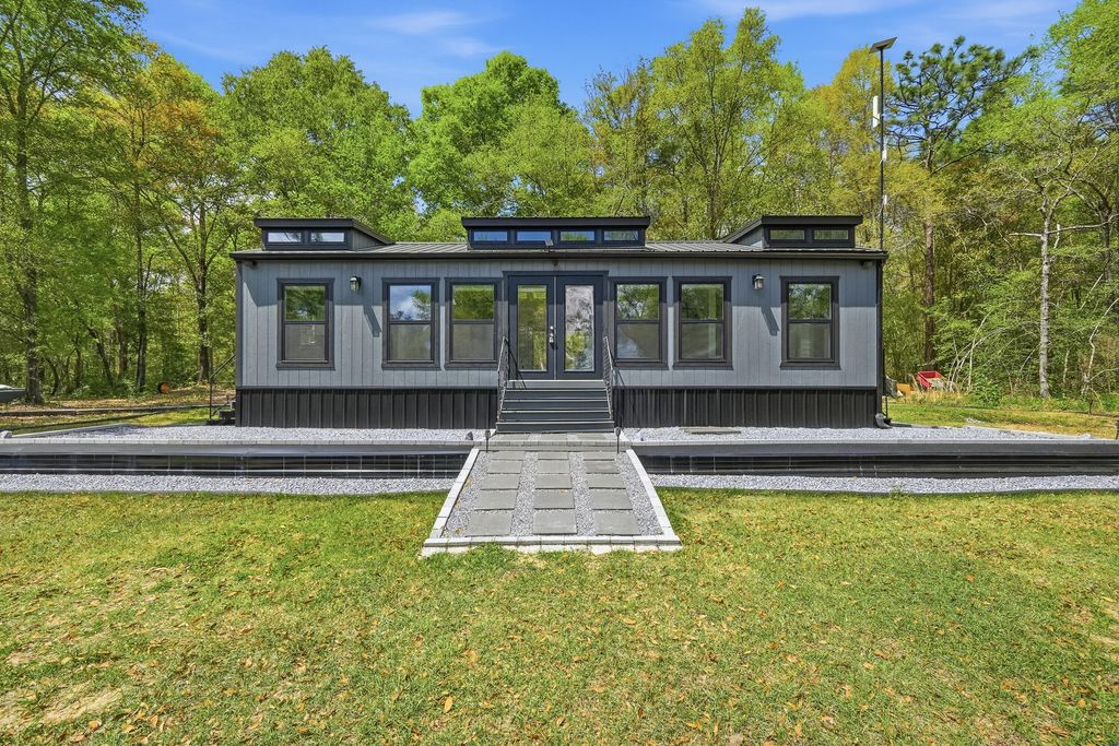 401 Holley King Road, Defuniak Springs, FL 32433