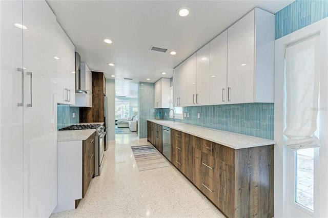 580 LINLEY STREET, Longboat Key, FL 34228