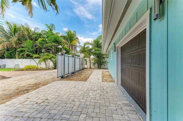 580 LINLEY STREET, Longboat Key, FL 34228