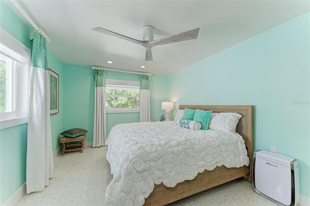 580 LINLEY STREET, Longboat Key, FL 34228