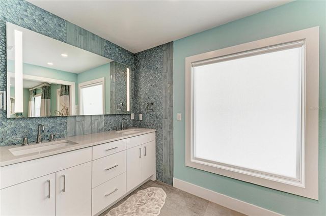 580 LINLEY STREET, Longboat Key, FL 34228