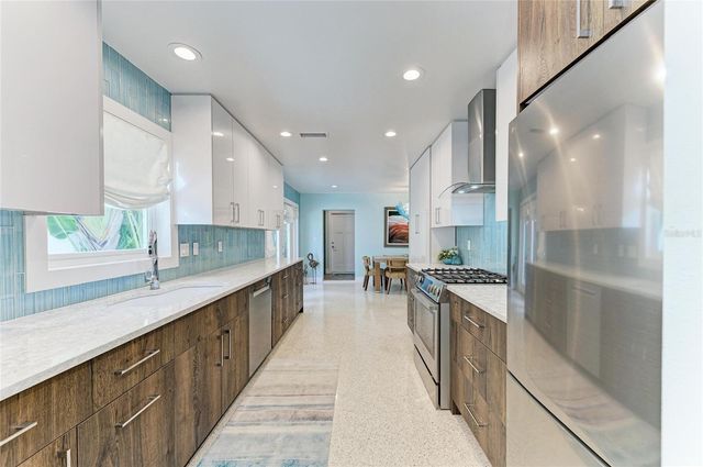 580 LINLEY STREET, Longboat Key, FL 34228
