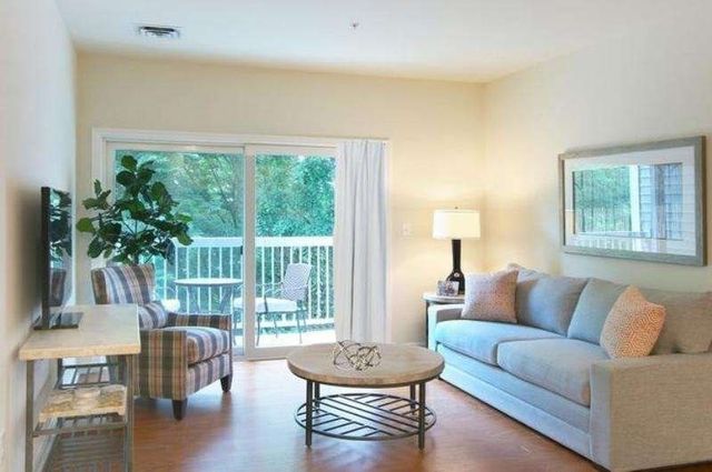 22 Farmstead Ln 407, Sudbury, MA 01776