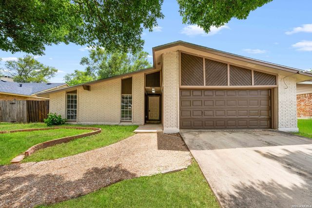 5001 WEDGEWOOD DR, Schertz, TX 78108