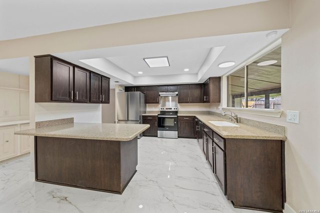 5001 WEDGEWOOD DR, Schertz, TX 78108