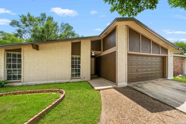 5001 WEDGEWOOD DR, Schertz, TX 78108