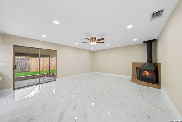 5001 WEDGEWOOD DR, Schertz, TX 78108
