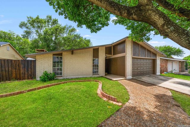 5001 WEDGEWOOD DR, Schertz, TX 78108