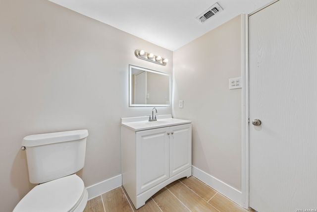 5001 WEDGEWOOD DR, Schertz, TX 78108