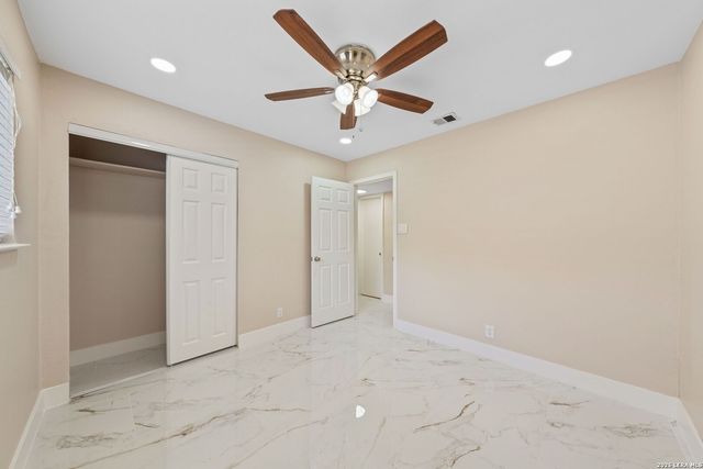 5001 WEDGEWOOD DR, Schertz, TX 78108