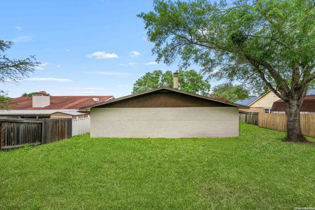 5001 WEDGEWOOD DR, Schertz, TX 78108