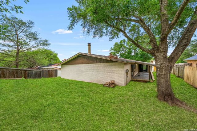 5001 WEDGEWOOD DR, Schertz, TX 78108