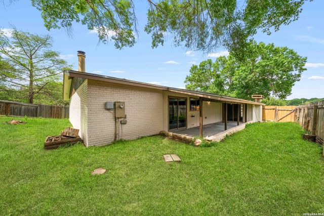 5001 WEDGEWOOD DR, Schertz, TX 78108