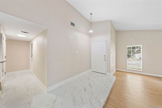 5001 WEDGEWOOD DR, Schertz, TX 78108