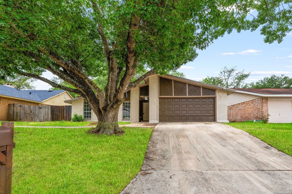5001 WEDGEWOOD DR, Schertz, TX 78108