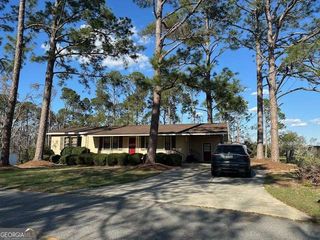177 Nelson Avenue, Lyons, GA 30436