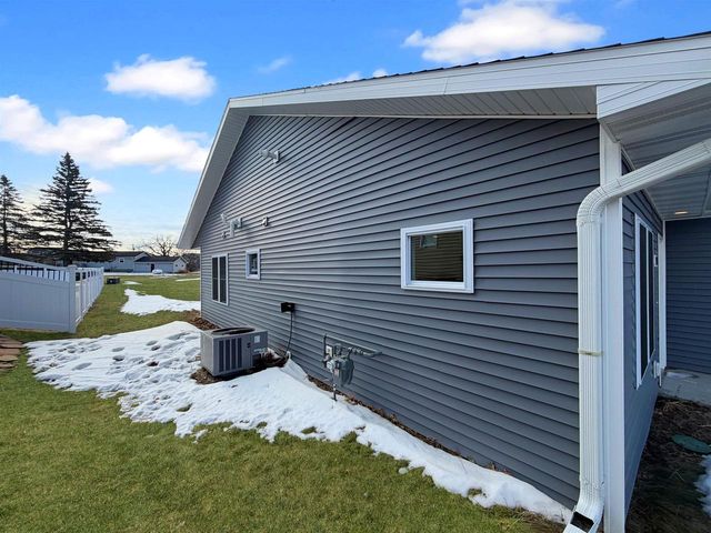 1956 Retzlaff Drive, Reedsburg, WI 53959