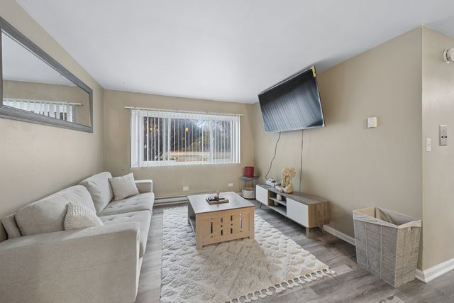 727 S Maple Avenue 100, Oak Park, IL 60304