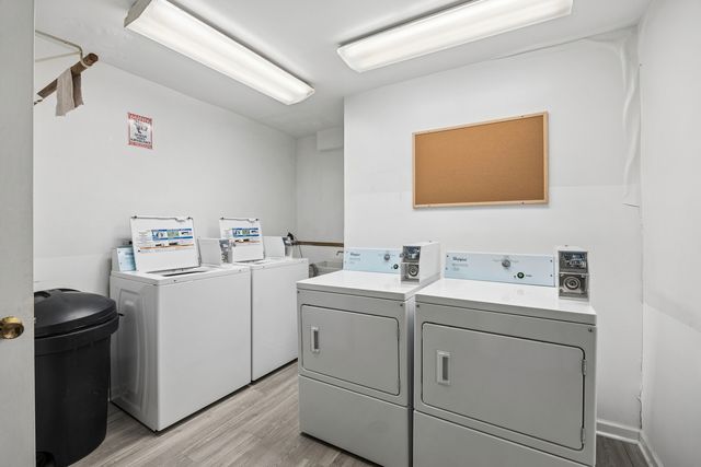 727 S Maple Avenue 100, Oak Park, IL 60304