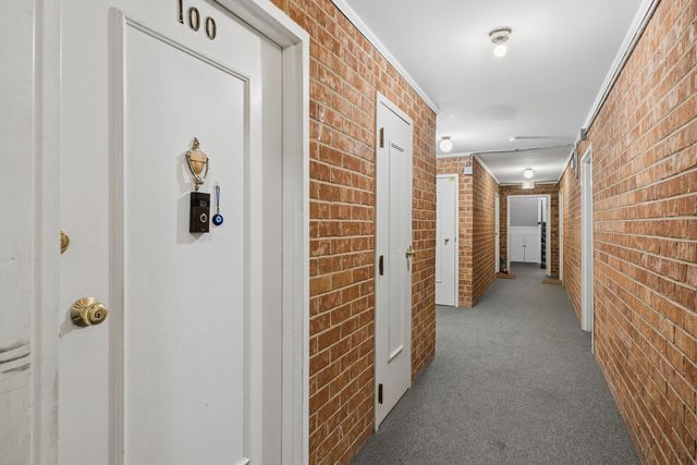 727 S Maple Avenue 100, Oak Park, IL 60304