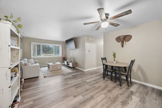 727 S Maple Avenue 100, Oak Park, IL 60304