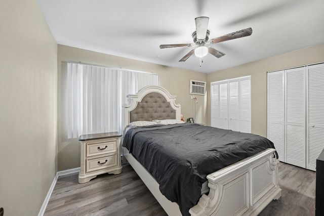 727 S Maple Avenue 100, Oak Park, IL 60304