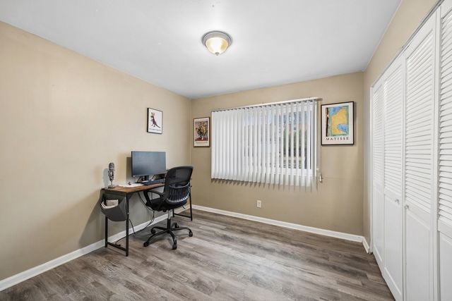 727 S Maple Avenue 100, Oak Park, IL 60304