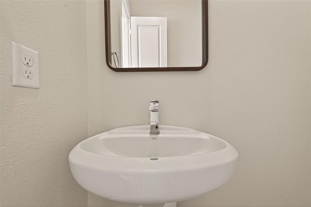 5228 Schuler Street, Houston, TX 77007