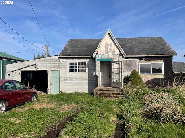 92389 F Rd, Astoria, OR 97103