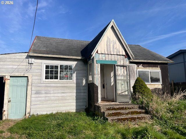 92389 F Rd, Astoria, OR 97103