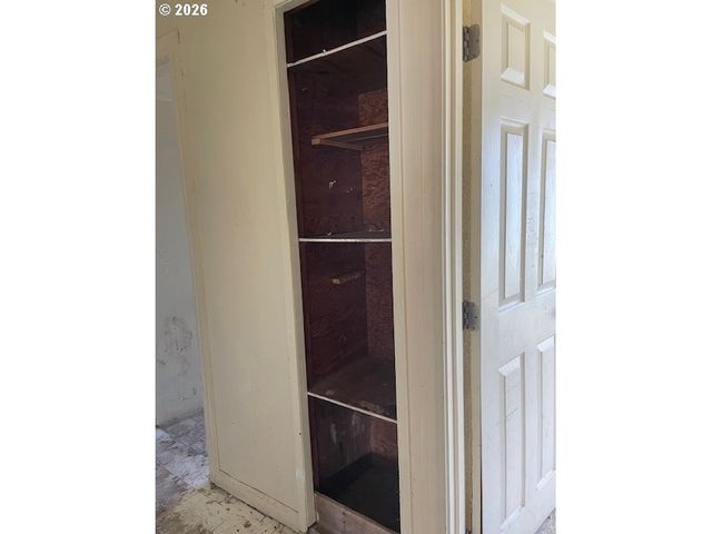 92389 F Rd, Astoria, OR 97103