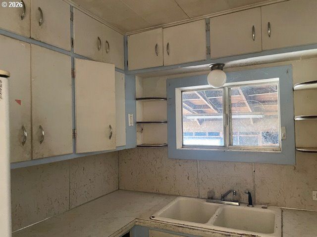 92389 F Rd, Astoria, OR 97103