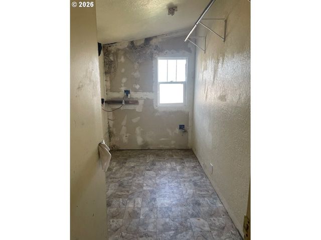 92389 F Rd, Astoria, OR 97103