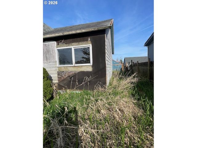 92389 F Rd, Astoria, OR 97103