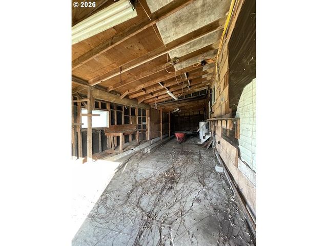 92389 F Rd, Astoria, OR 97103