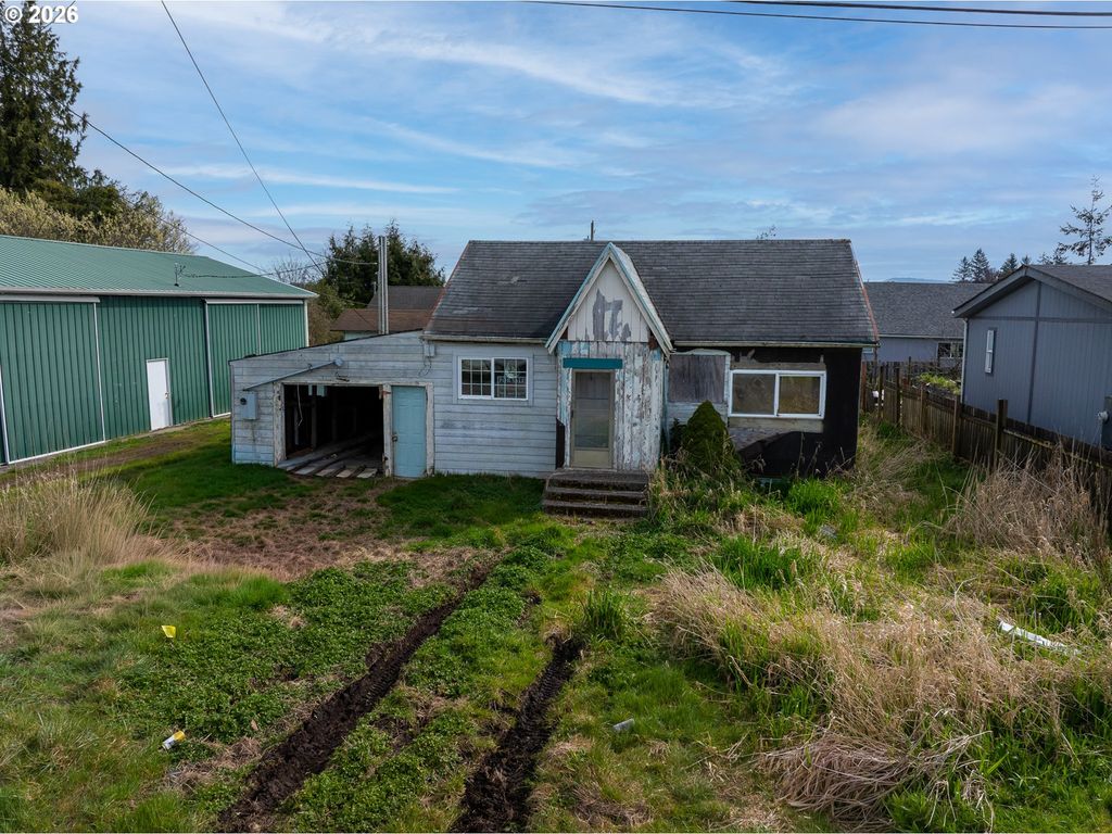 92389 F Rd, Astoria, OR 97103