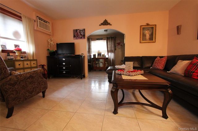 66-41 Gray Street, Middle Village, NY 11379