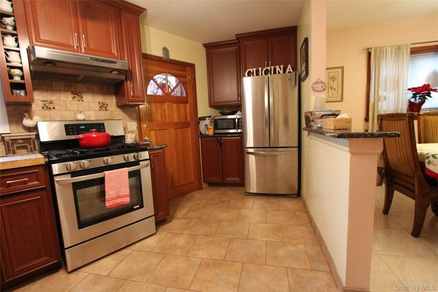 66-41 Gray Street, Middle Village, NY 11379