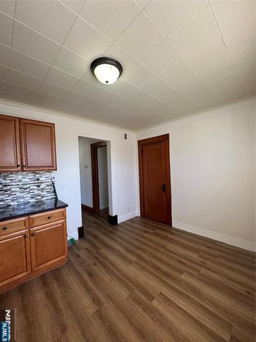 60 Chamberlain Avenue 2, Elmwood Park, NJ 07407