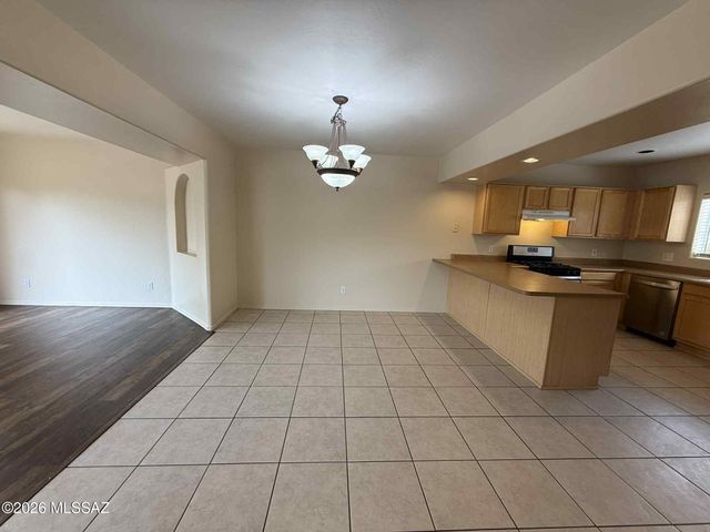 500 N Forgeus Ave Apt 102, Tucson, AZ 85716